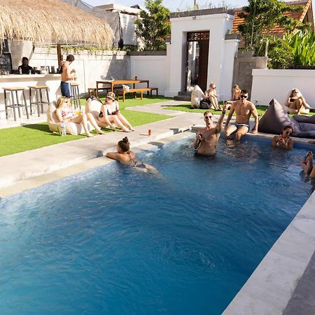 Zentiga Surf Hostel Canggu Esterno foto