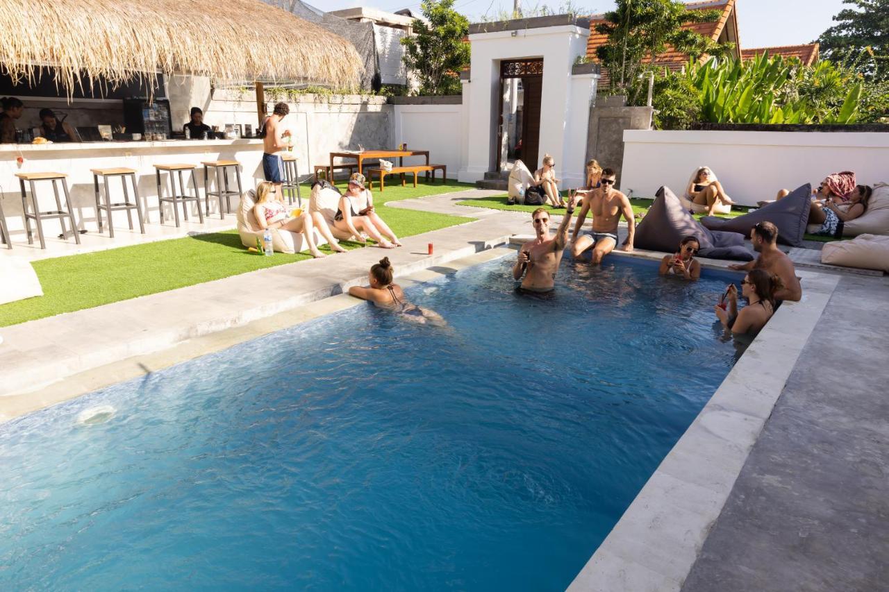 Zentiga Surf Hostel Canggu Esterno foto